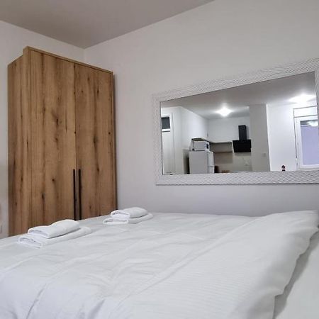 Grove II Apartment = Strict City Centre Novi Sad Exterior photo