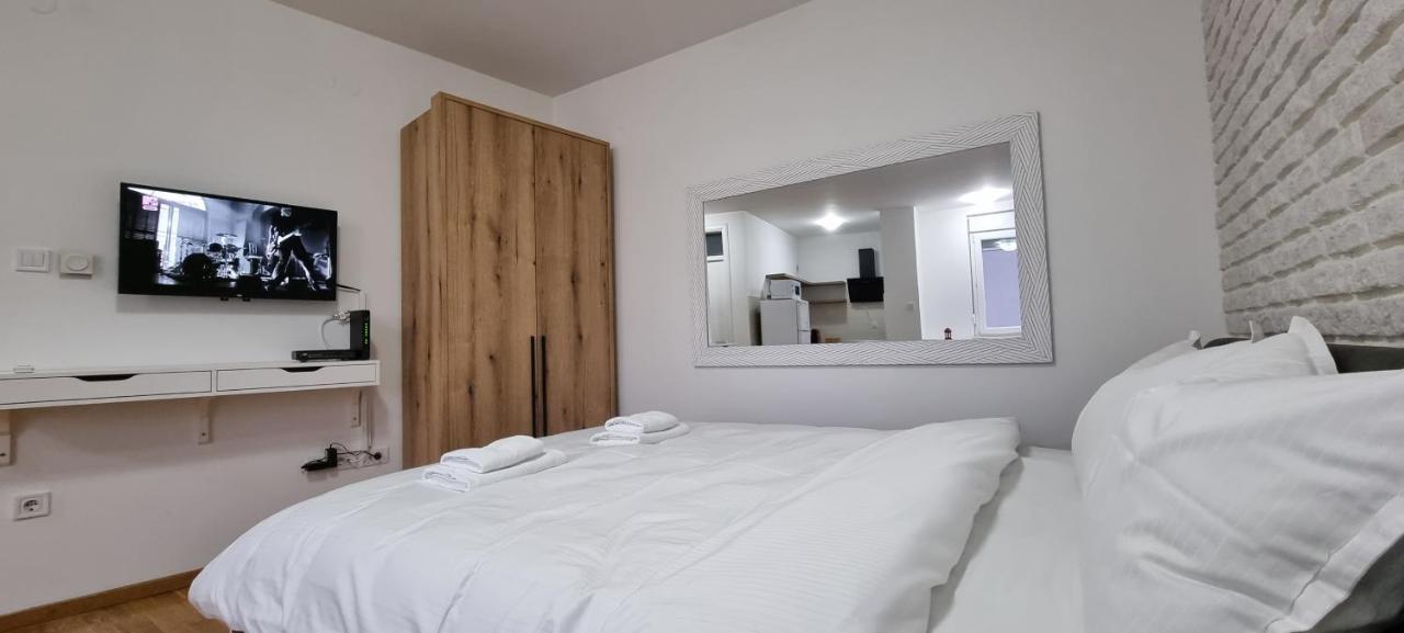 Grove II Apartment = Strict City Centre Novi Sad Exterior photo